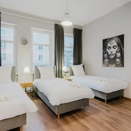 Hala - Na Wylacznosc Tuz Przy Dworcu Hostel *