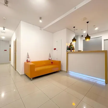 Hala - Na Wylacznosc Tuz Przy Dworcu Albergue *