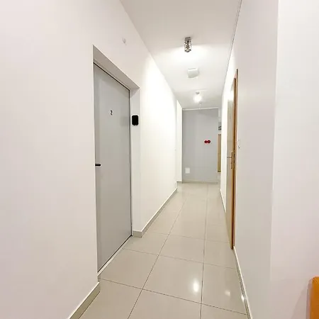 Hala - Na Wylacznosc Tuz Przy Dworcu * Gdynia