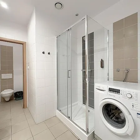 Hala - Na Wylacznosc Tuz Przy Dworcu Albergue *