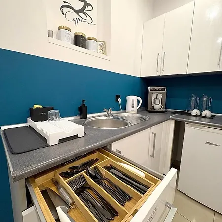 Hala - Na Wylacznosc Tuz Przy Dworcu * Gdynia