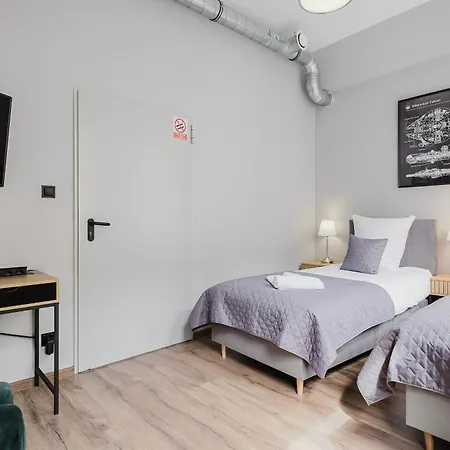 Hala - Na Wylacznosc Tuz Przy Dworcu Hostel *