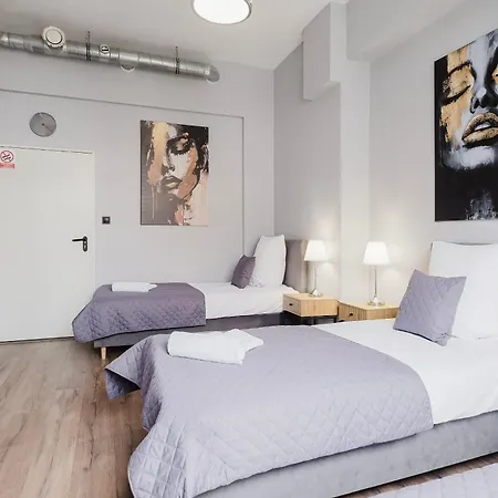 Hala - Na Wylacznosc Tuz Przy Dworcu Hostel *