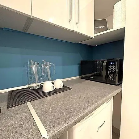 Hostel Hala - Na Wylacznosc Tuz Przy Dworcu *