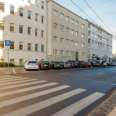 Hala - Na Wylacznosc Tuz Przy Dworcu Хостел *