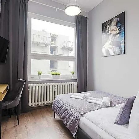 Hostel Hala - Na Wylacznosc Tuz Przy Dworcu Gdyně