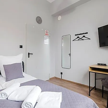 Hostel Hala - Na Wylacznosc Tuz Przy Dworcu