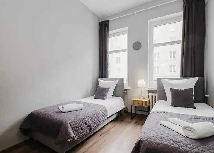 Hala - Na Wylacznosc Tuz Przy Dworcu