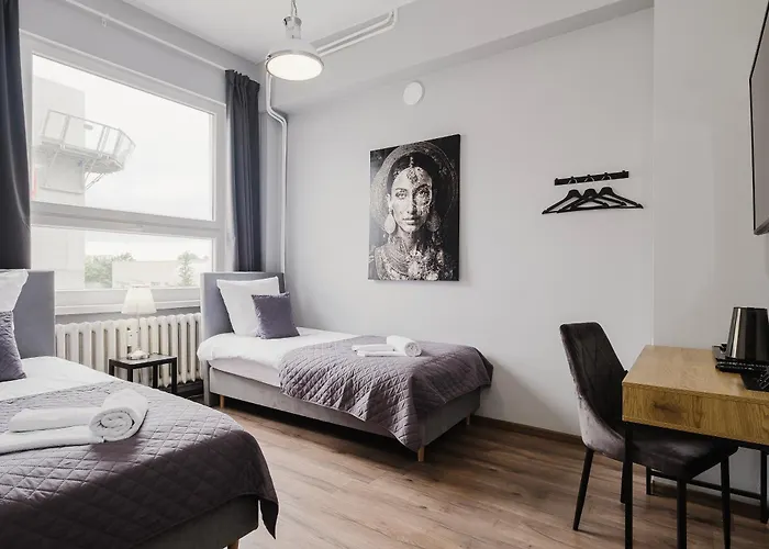 Hala - Na Wylacznosc Tuz Przy Dworcu