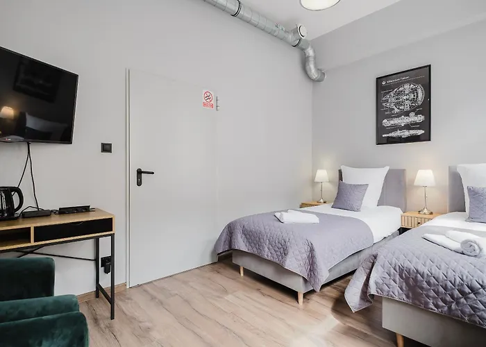 Hala - Na Wylacznosc Tuz Przy Dworcu Хостел *